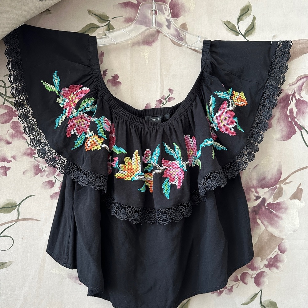 Off Shoulder elastic Ruffle Lace Trim Embroidery supper top Forever21